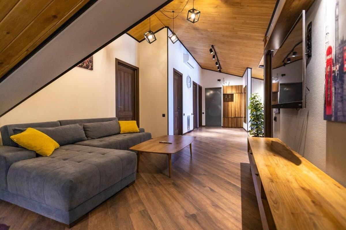 3Br Apt W Huge Terrace & Magnificent Views Tbilisi Exteriör bild