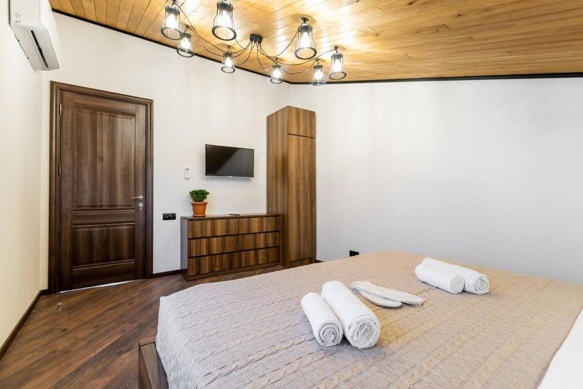 3Br Apt W Huge Terrace & Magnificent Views Tbilisi Exteriör bild