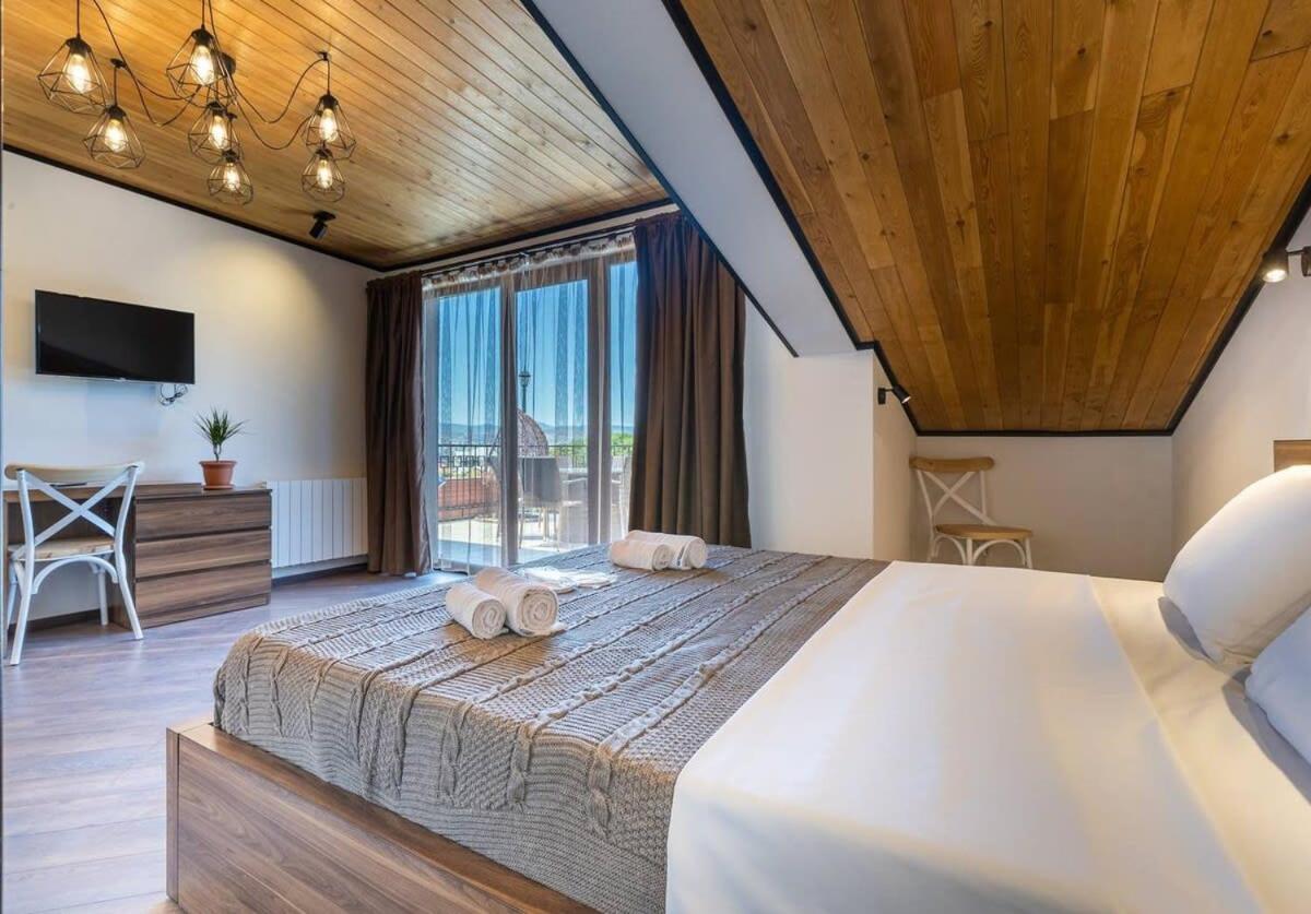 3Br Apt W Huge Terrace & Magnificent Views Tbilisi Exteriör bild